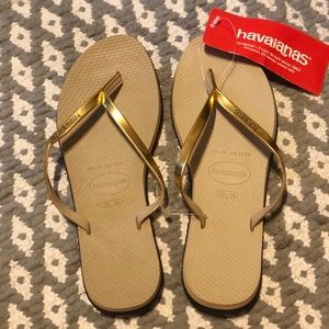 Size 6 NWT Havaianas Flip Flops